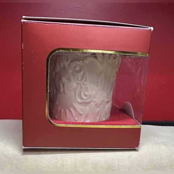 Lenox American by Design Merry Lights Porcelain Angel Votive with Gold Accents - Picture 15 of 16